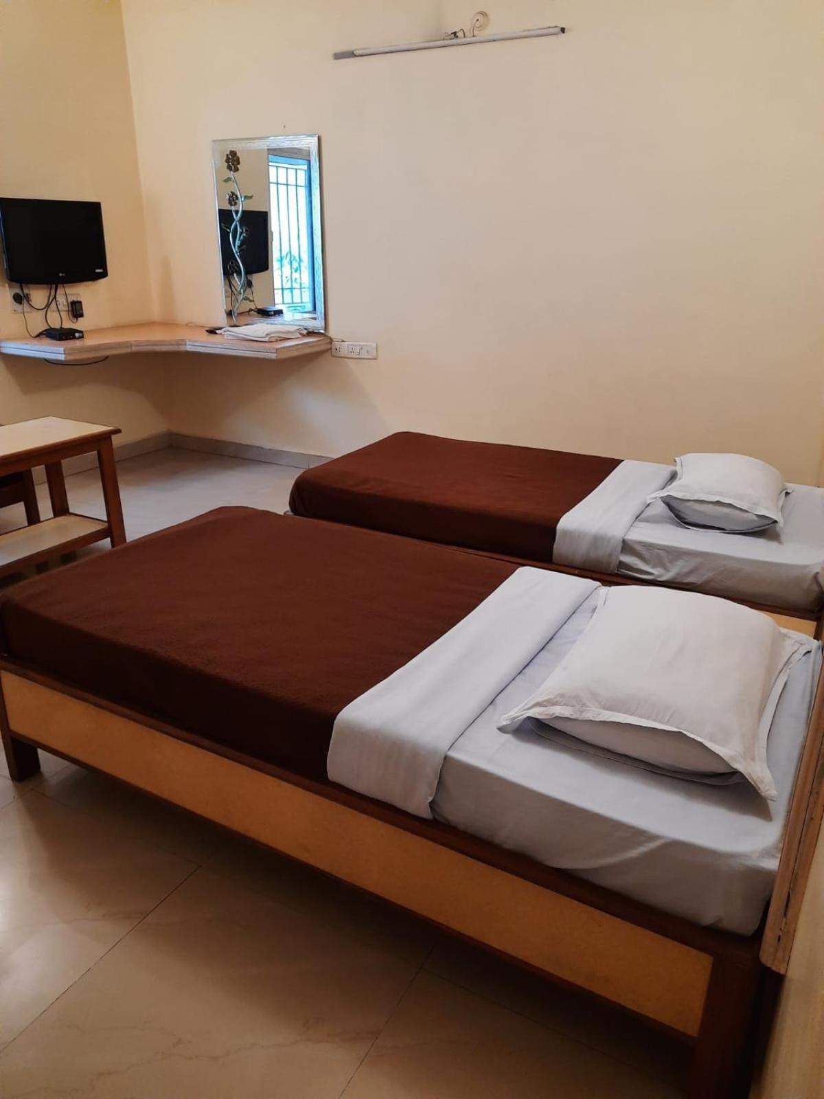 Gunrock Manor Hotel Secundurabad Екстериор снимка